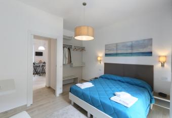 Cartolina Apartment has Balcony rooms