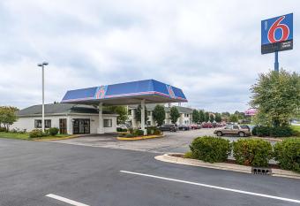 Motel 6 Kokomo In allows 18 year olds to book a room