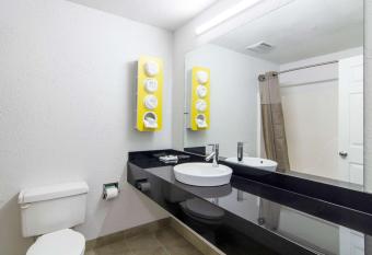 Motel 6 Moss Point. Ms has Smoking rooms