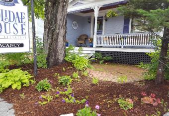 Holidae House Bed & Breakfast allows 18 year olds to book a room