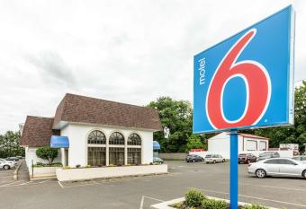 Motel 6 Warminster. Pa has Smoking rooms