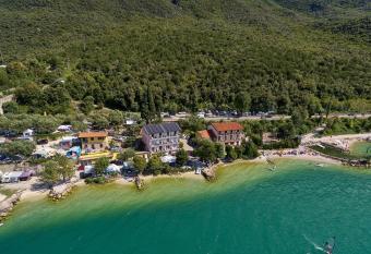 Albergo Campeggio Bommartini has Balcony rooms