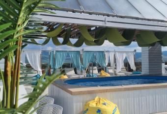 103 Degrees Hotel & Spa has Balcony rooms