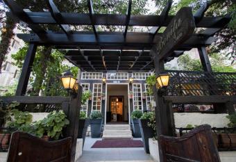 Bonita Inn has Smoking rooms