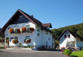 House Pox has Balcony rooms