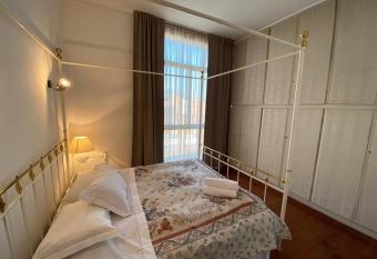 Appartamenti Leonardo has Balcony rooms