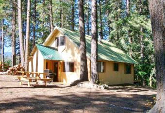 Alpine Thyme Cabin has Balcony rooms
