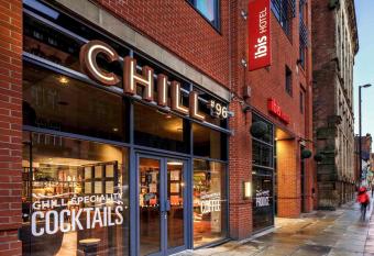 ibis Manchester Centre 96 Portland Street allows 18 year olds to book a room