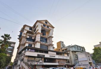 OYO 2284 Hotel Honey Bunny allows 18 year olds to book a room