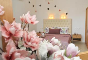 Kastoria Hotel Apartments allows 18 year olds to book a room