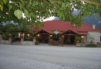 Guesthouse Kastania Korakis allows 18 year olds to book a room