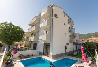 Marko Apartments has Balcony rooms