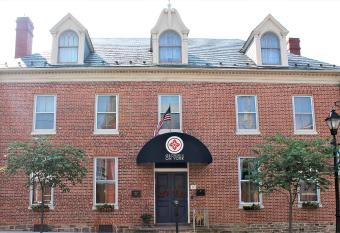 Georges on York B&B has Balcony rooms