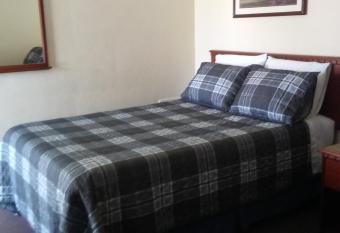 Windsor Crossroads Motel allows 18 year olds to book a room