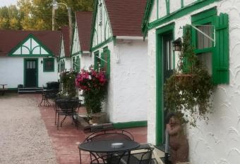 Chalet Motel allows 18 year olds to book a room