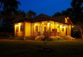 Villa De Lagoon View has Balcony rooms