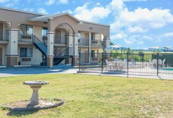 Days Inn by Wyndham San Marcos has Balcony rooms