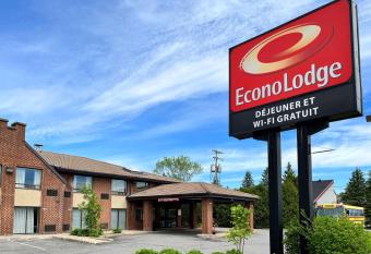 Econo Lodge Airport Quebec allows 18 year olds to book a room
