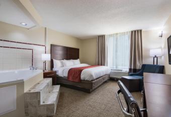 Comfort Inn Kings Mountain has rooms with a private hot tub