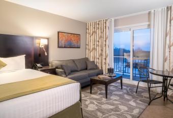 Auberge des Gallant allows 18 year olds to book a room