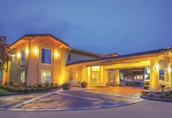 La Quinta Inn by Wyndham Moline Airport allows 18 year olds to book a room