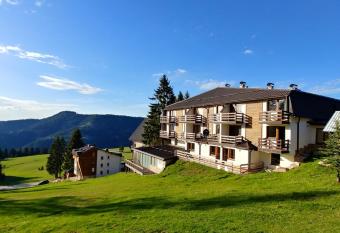 Vla  i  ka idila apartman Eko Fis 507 allows 18 year olds to book a room