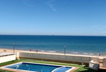 Villa en 1   l  nea de playa para 8 personas allows 18 year olds to book a room