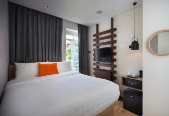 Hotel Clover 769 North Bridge Road has Balcony rooms