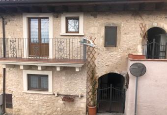 IL MIGNOLO DI SAN GIOVANNI allows 18 year olds to book a room