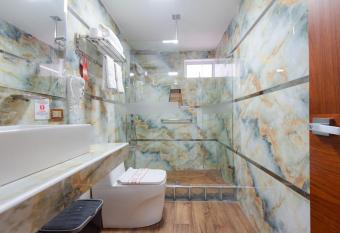 Ayenda Montreal Miraflores allows 18 year olds to book a room