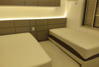 Apt Guaruj   Enseada lado praia FAN 1 dorm Tv Netflix Wi-Fi Ar at   5 pessoas allows 18 year olds to book a room