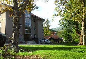 BAJKA has Smoking rooms