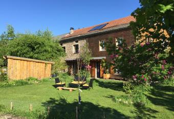 Le Mazel has Balcony rooms