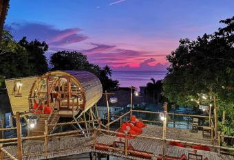 The Mud Bamboo cafe and Beds allows 18 year olds to book a room