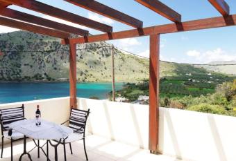 Villa Elan has Balcony rooms