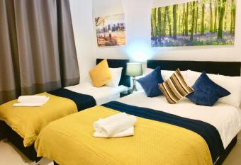 Dockland Excel 2 Bedroom Apartment has Balcony rooms