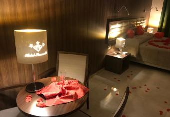 Hotel Smeraldo has Smoking/Balcony rooms