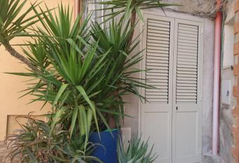 appartamento centro storico allows 18 year olds to book a room