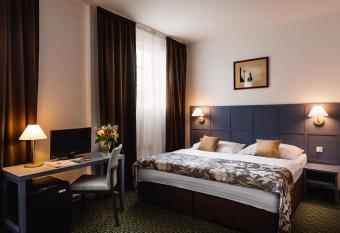 Central Hotel Prague allows 18 year olds to book a room