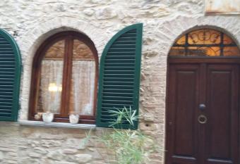 Casa di Camilla allows 18 year olds to book a room