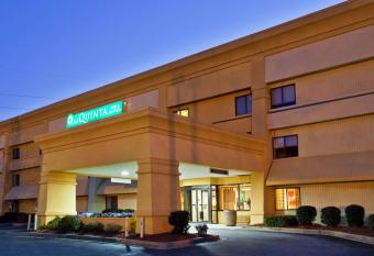 La Quinta by Wyndham Columbus State University allows 18 year olds to book a room