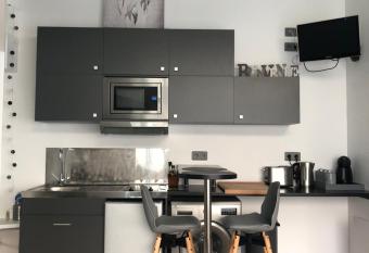 2 Lofts Cosy de cachet id  alement situ  s au Centre Ville de Clermont-Ferrand allows 18 year olds to book a room