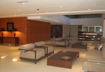 Hotel de la Cit   allows 18 year olds to book a room