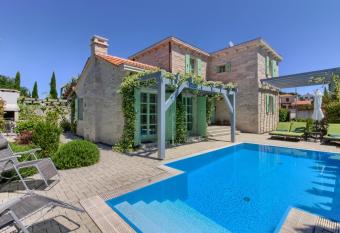 Luxury villa with a swimming pool Liznjan, Medulin - 16329 has Balcony rooms