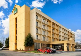 La Quinta Inn & Suites by Wyndham Kingsport TriCities allows 18 year olds to book a room