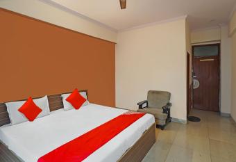 OYO Flagship Mohan Residency allows 18 year olds to book a room