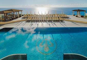 Royal Sun Resort allows 18 year olds to book a room