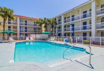 SoHo Inn and Suites Jacksonville North has Smoking rooms