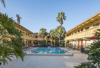 Red Roof Inn Tampa Bay - St. Petersburg has Smoking rooms