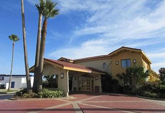 Quality Inn Harlingen allows 18 year olds to book a room